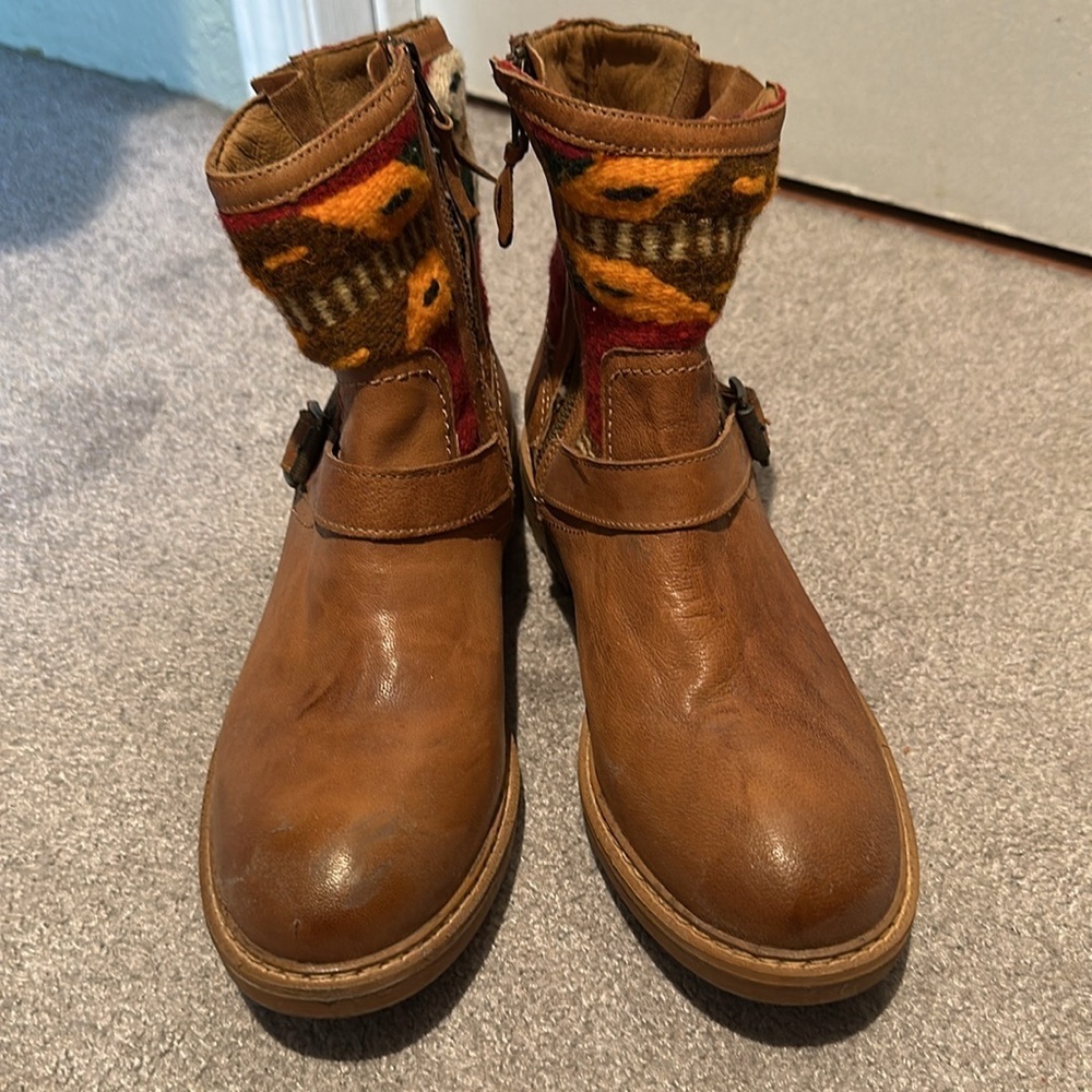 SOFFT Tapestry Brown Leather Ankle Boots with Colorful Accents EIC 11 - Picture 6 of 6